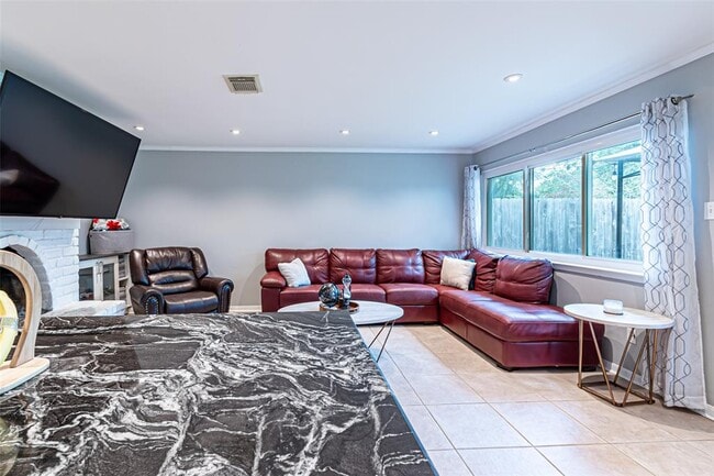 Building Photo - 5611 Winding Way Dr