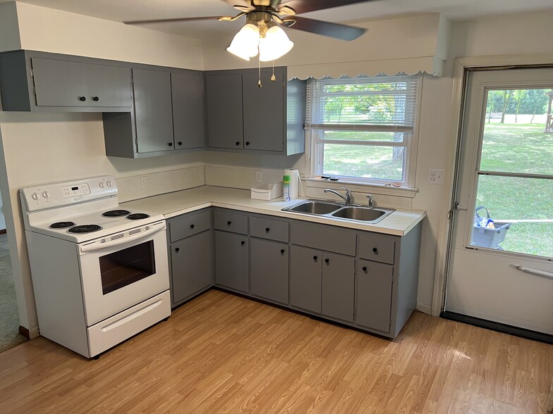 Kitchen - 4121 Marr Rd