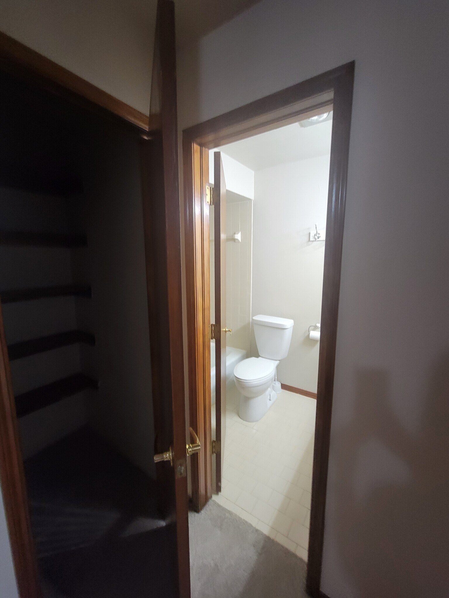 Building Photo - 813 Waterview Rd