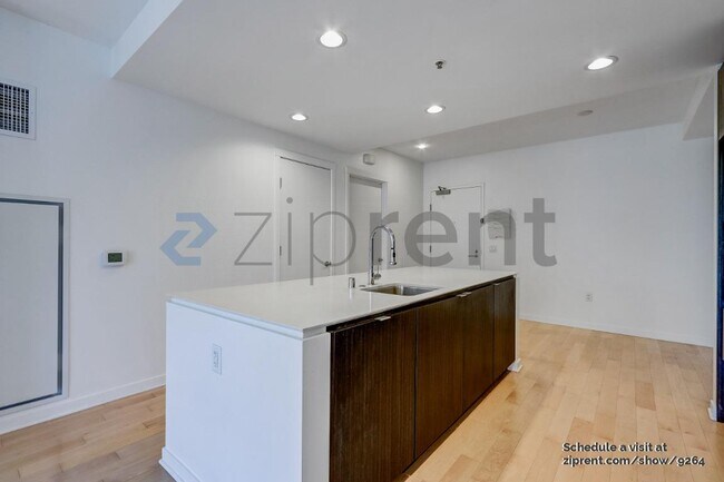 Building Photo - 1788 Clay St