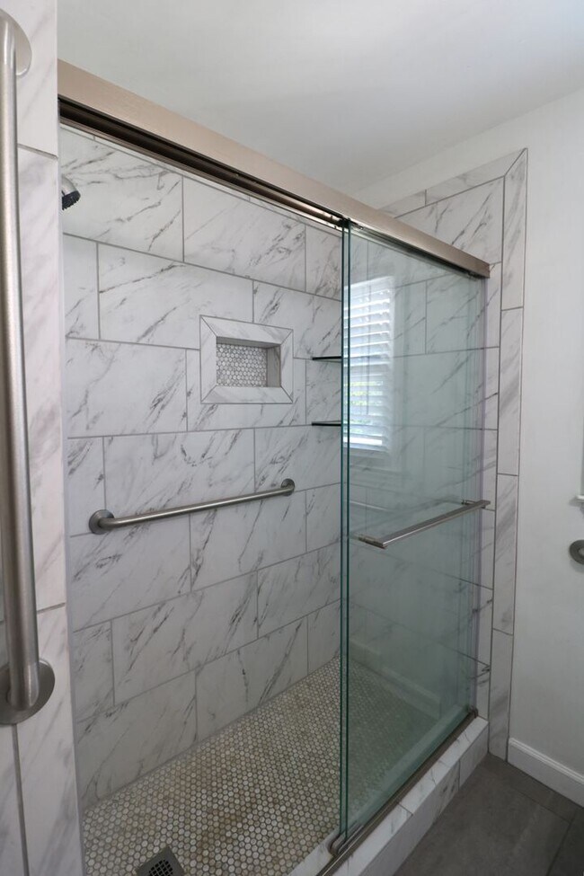Building Photo - 5611 Windy Hill Dr