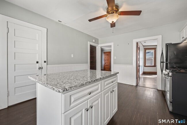 Building Photo - 811 East St