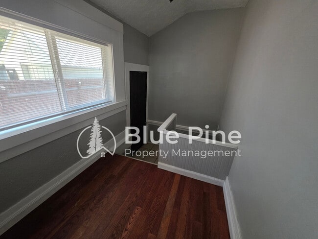 Building Photo - 328 11th St