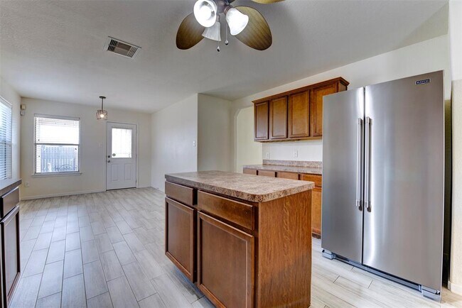 Building Photo - 7906 Yaupon View Dr