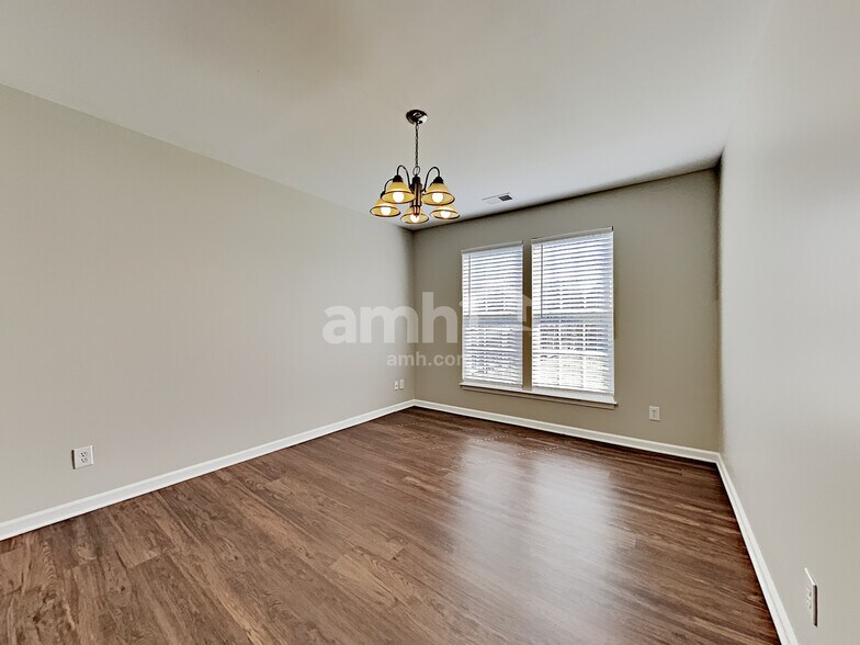 Building Photo - 113 Barrington Dr