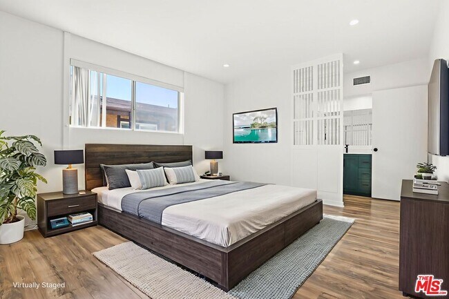 Building Photo - 5500 Lindley Ave