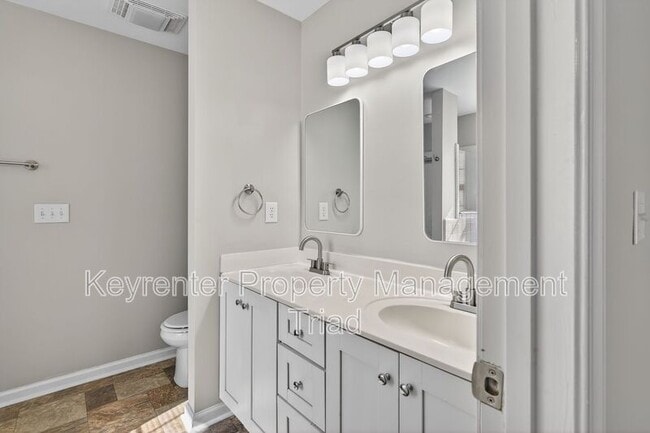 Building Photo - 701 Ashcroft Rd