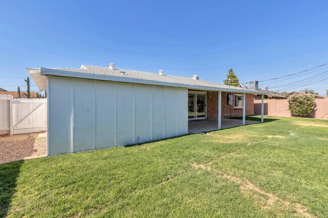Building Photo - Terrific Old Town Scottsdale Rental!