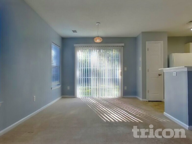 Building Photo - 156 Springway Dr