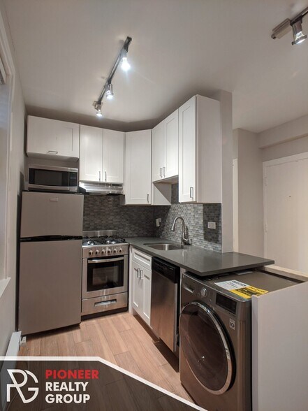 Primary Photo - 517 W Belmont Ave