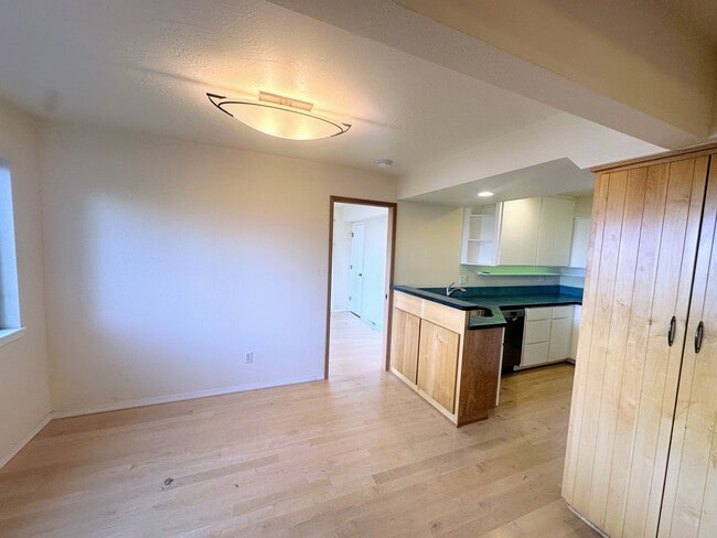 Building Photo - 339 Ravenwood Pl