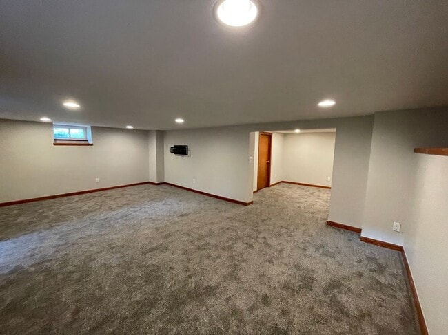 Building Photo - 5201 North Montclair Avenue