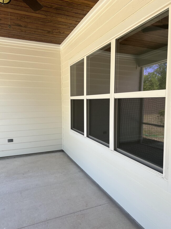 Building Photo - 30 Evergreen Dr