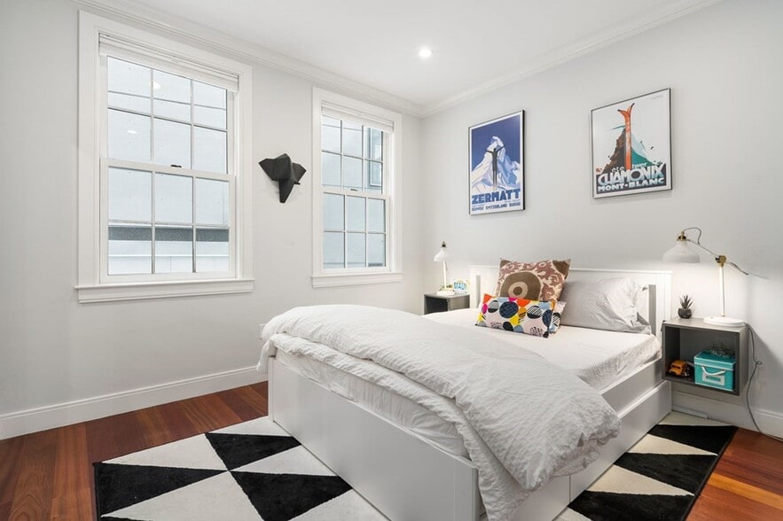 Building Photo - 52 Melrose St