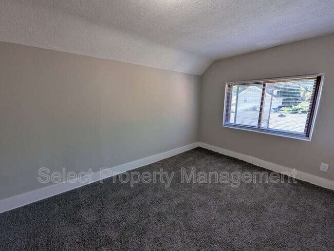 Building Photo - 1235 Huestis Ave