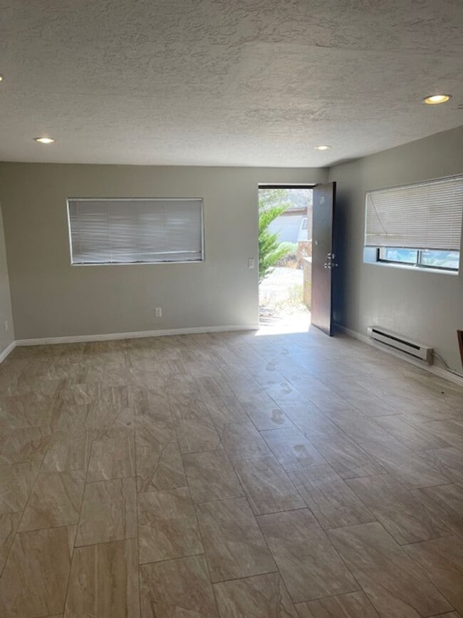 Building Photo - Mixed Use Unit