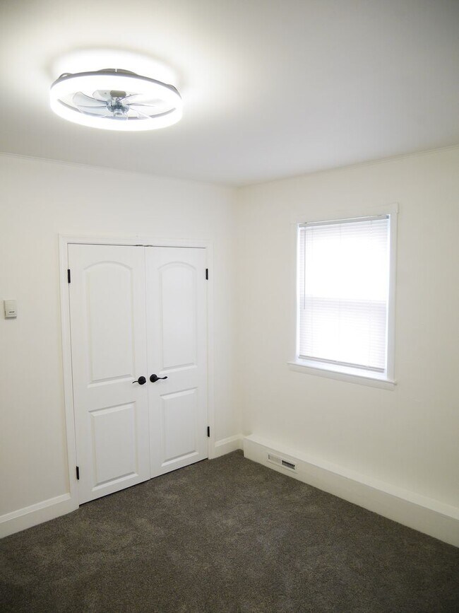 Building Photo - 305 A S Marlyn Ave