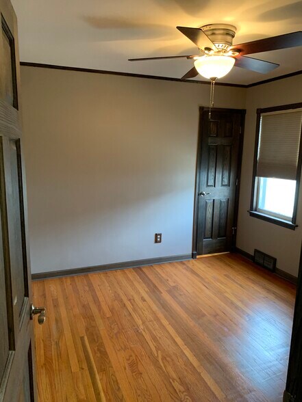 Building Photo - 163 Parkside Ave