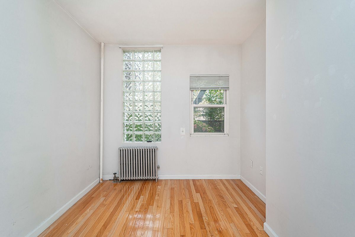 Building Photo - 2122 43rd St