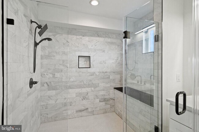 Building Photo - 2235 Hope St