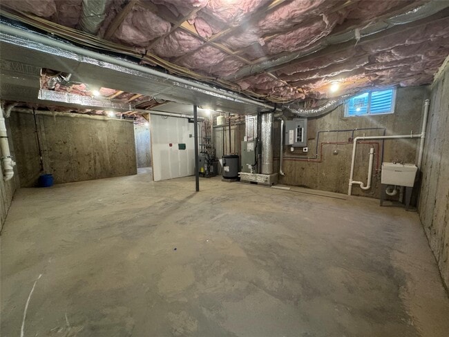 Building Photo - 102 Elm Ave