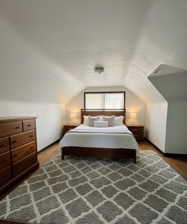 Building Photo - Stunning 3 Bed, 1 Bath Home for Rent