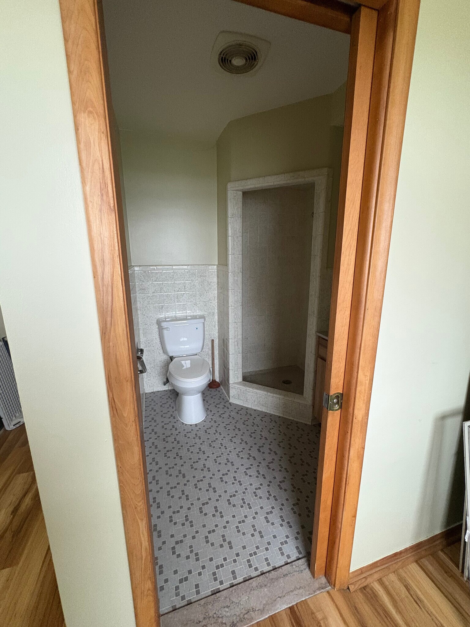 Building Photo - 5221 Pointe Tremble Rd