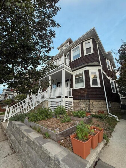 Building Photo - 110 W Quincy St