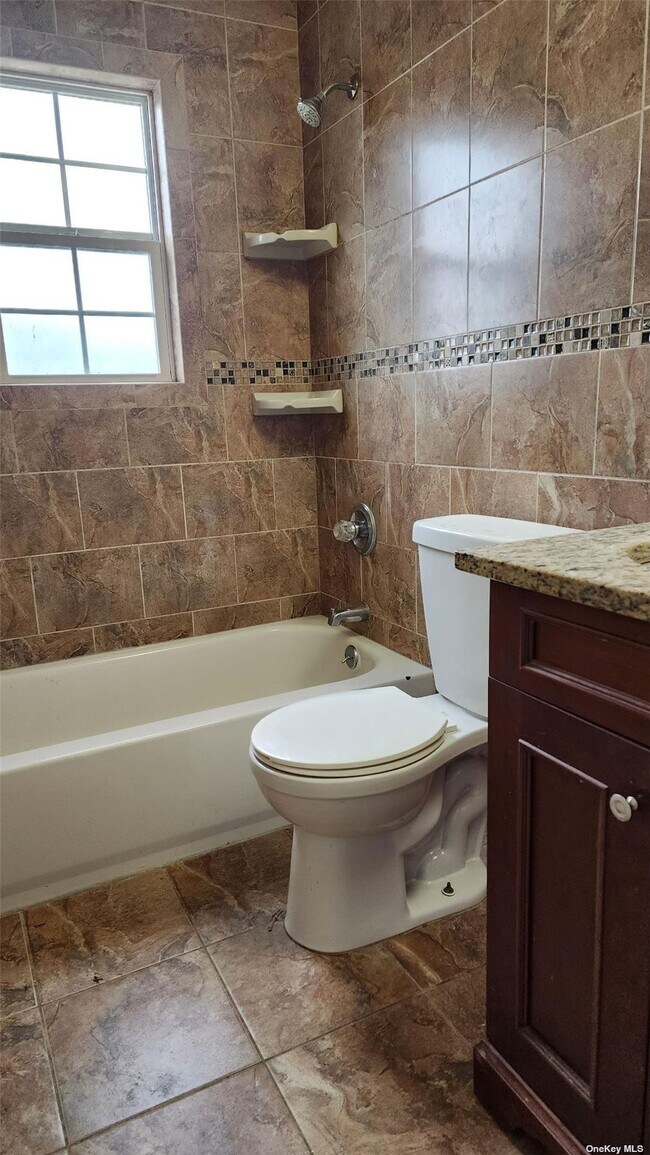 Building Photo - 77 Laurelton Dr