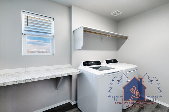 Building Photo - 3181 N Saratov Wy