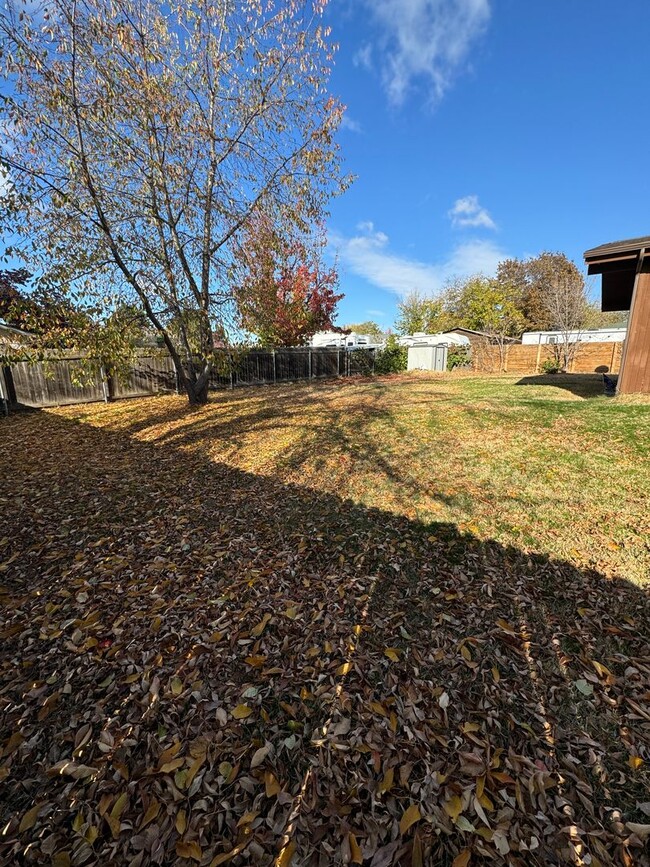 Building Photo - Centrally Located Home