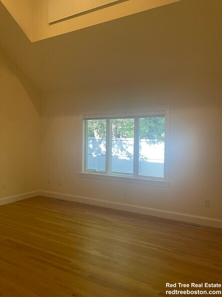 Building Photo - 901 W Roxbury Pky