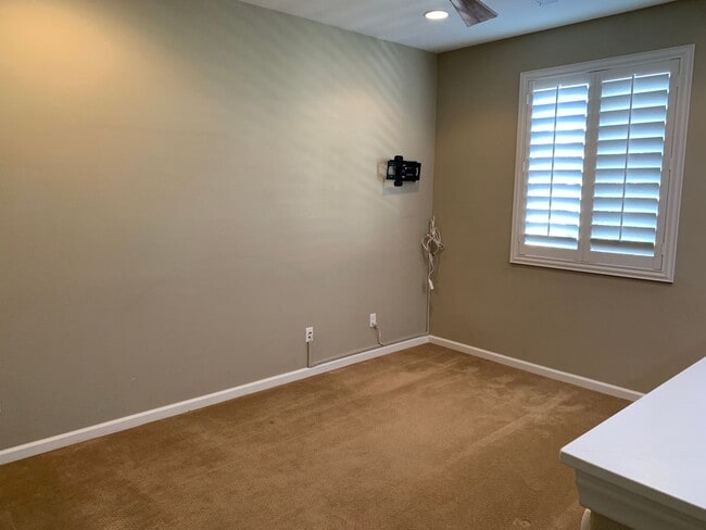 Building Photo - 2 Bed 3 Bath Townhouse For Rent in Temecula