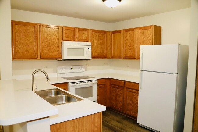 Building Photo - 1494 McClure Rd