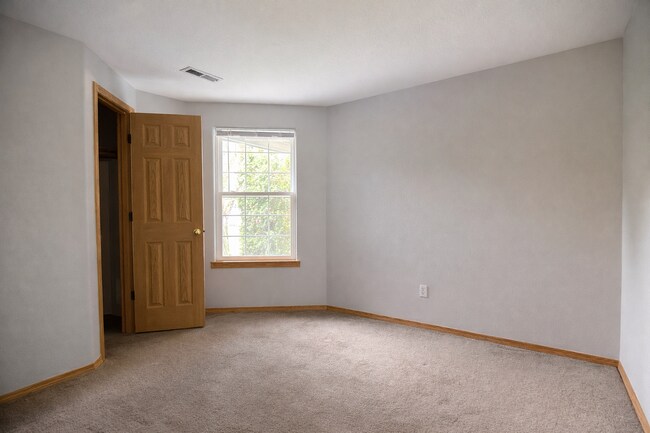 Building Photo - 2917 NW Watkins Ct