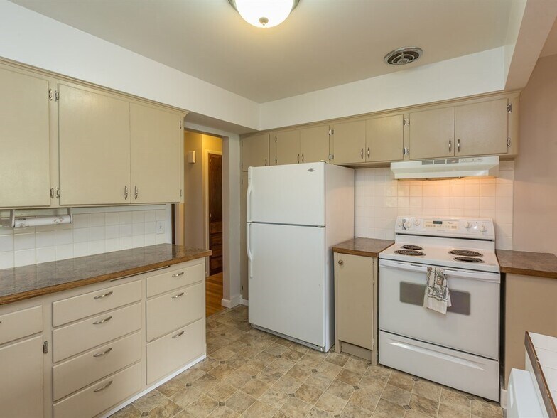 All appliances included - 4821 N Greenwood Blvd