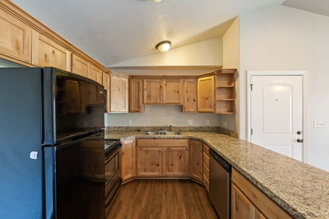 Building Photo - Stunning 3 bed 2 bath Condo in Pleasant Grove