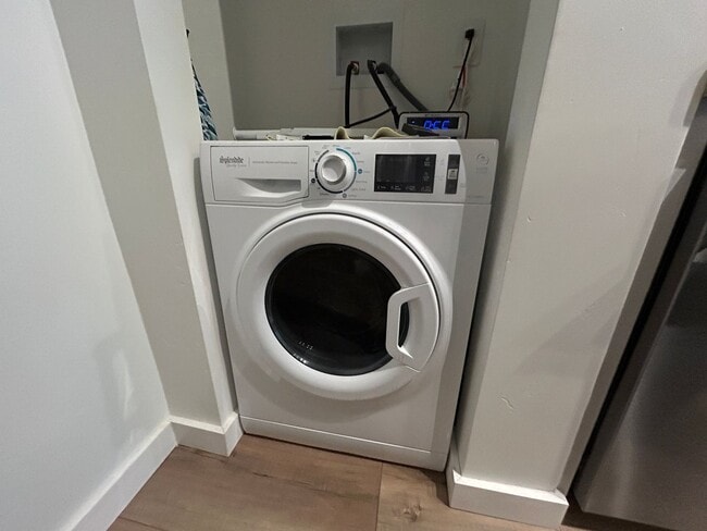 Building Photo - Fabulous Remodeled Condo