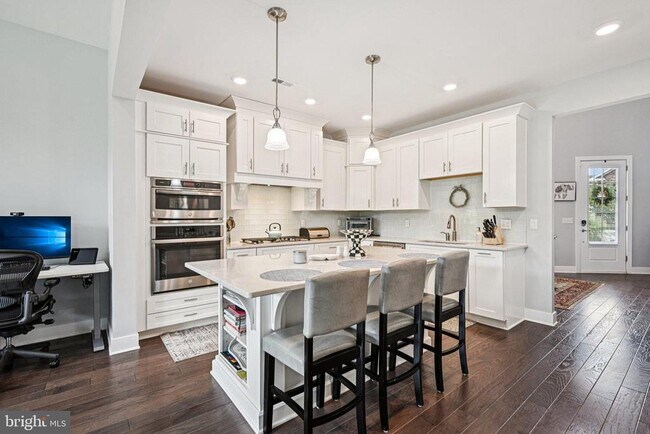 Building Photo - 42 Dogleg Ln