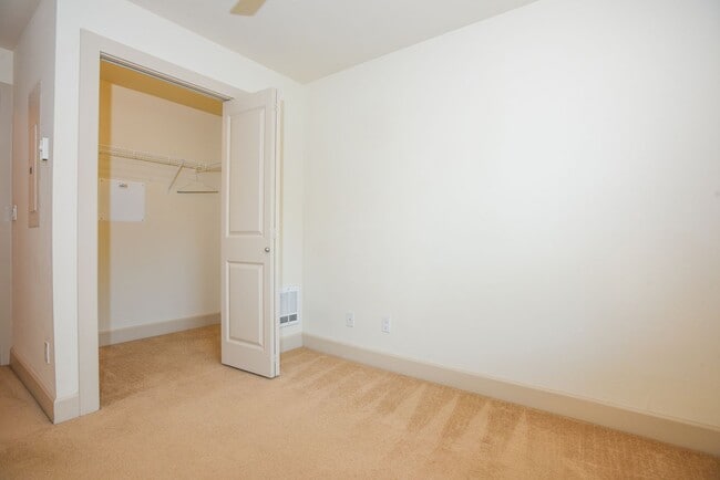 Building Photo - Elegant North Capital Hill Boutique securi...