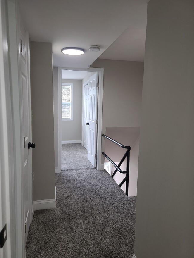 Building Photo - Newly Renovated Townhome Coming Soon!