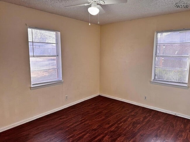 Building Photo - 1612 Phoenix Dr