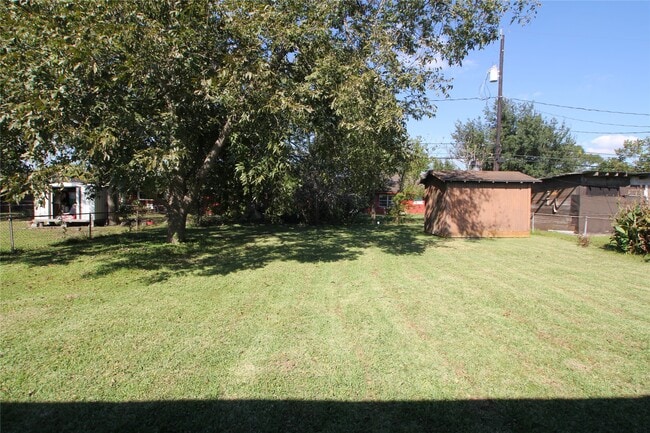Building Photo - 1207 Trimm Ave