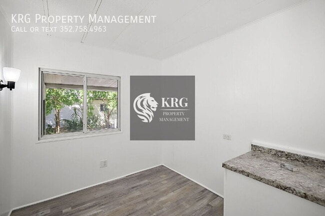 Building Photo - 1001 Nell Way