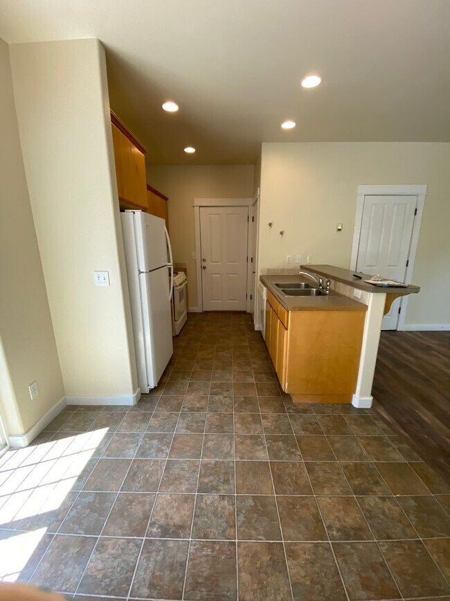 Building Photo - 1743 NE Lotus Dr