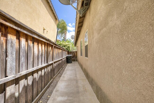 Building Photo - 32576 Guevara Dr