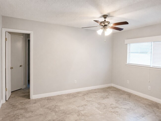 Building Photo - 2022 Crosscoach Ln