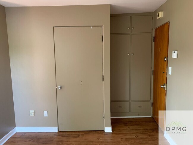 Building Photo - 124 W South St