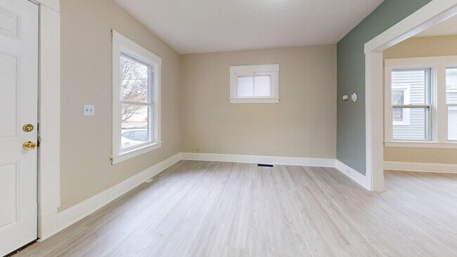 Building Photo - 3865 W 16th St