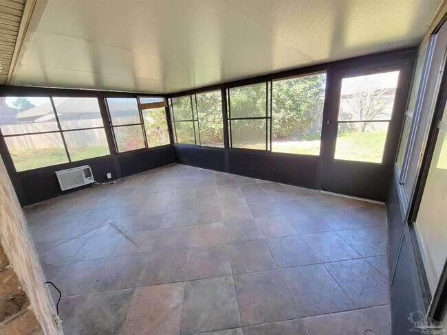 Building Photo - 1306 Pine Hill Cir